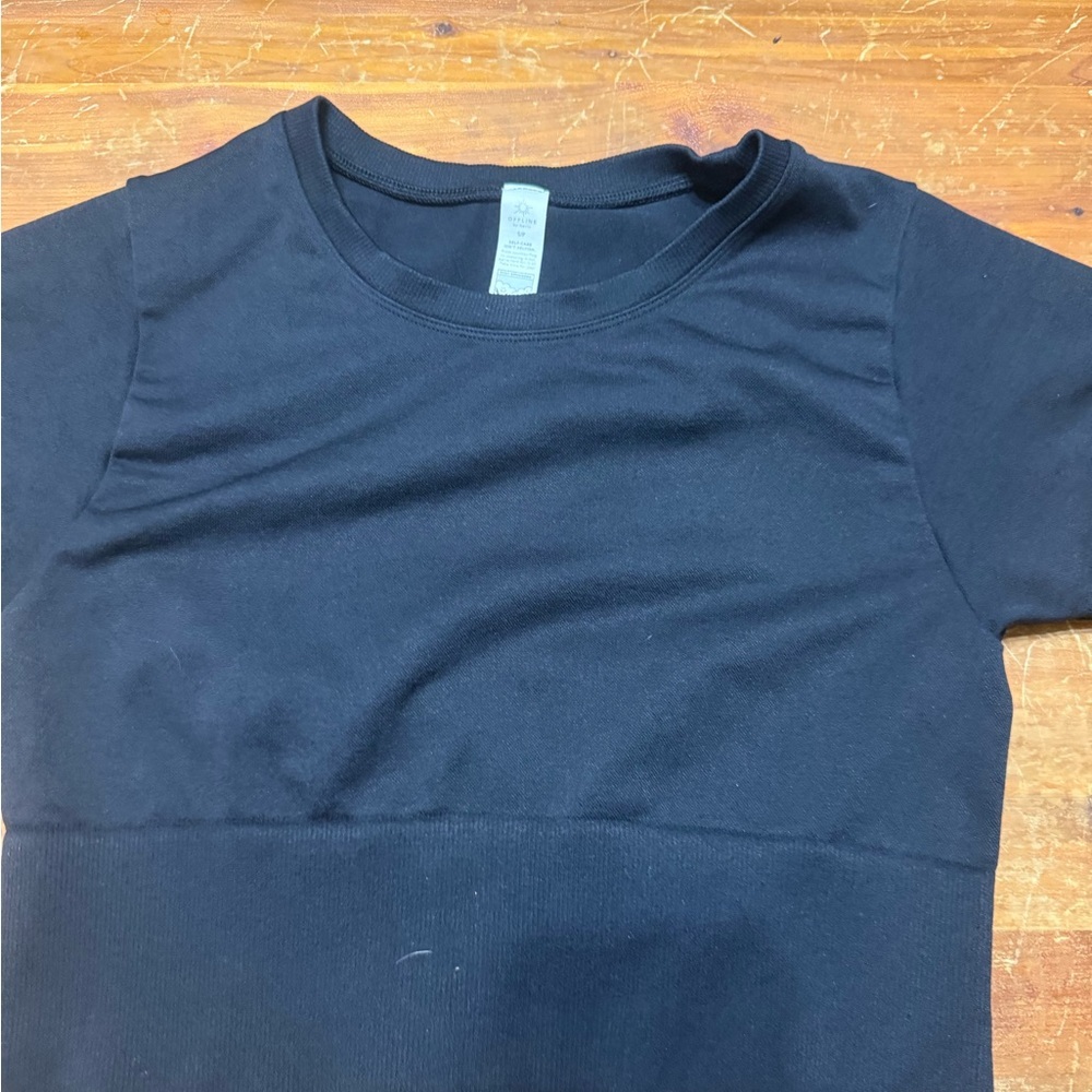 Shoreline Black Crop Top - Picture 2 of 3